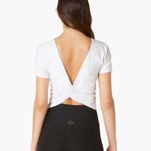 Beyond yoga featherweight twist out tee